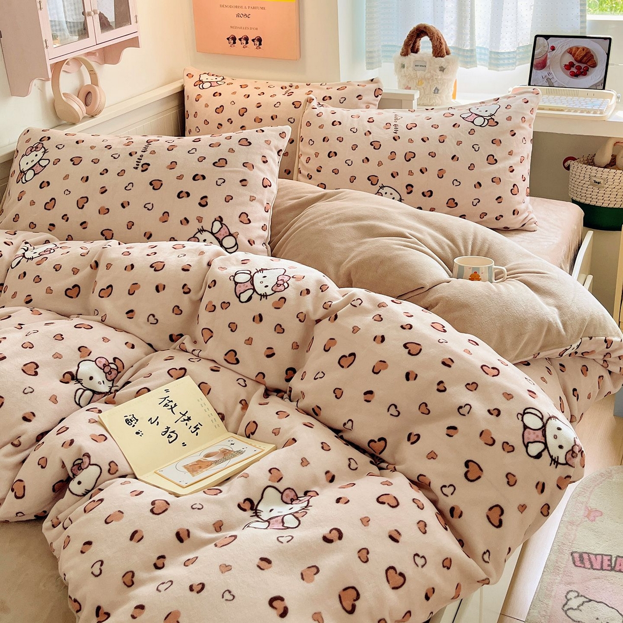 91家纺网 家纺一手货源 找家纺 金爱家 2025新款A类ins小清新少女奶油卡通可爱加厚牛奶绒四件套 绒-豹纹心心猫咖