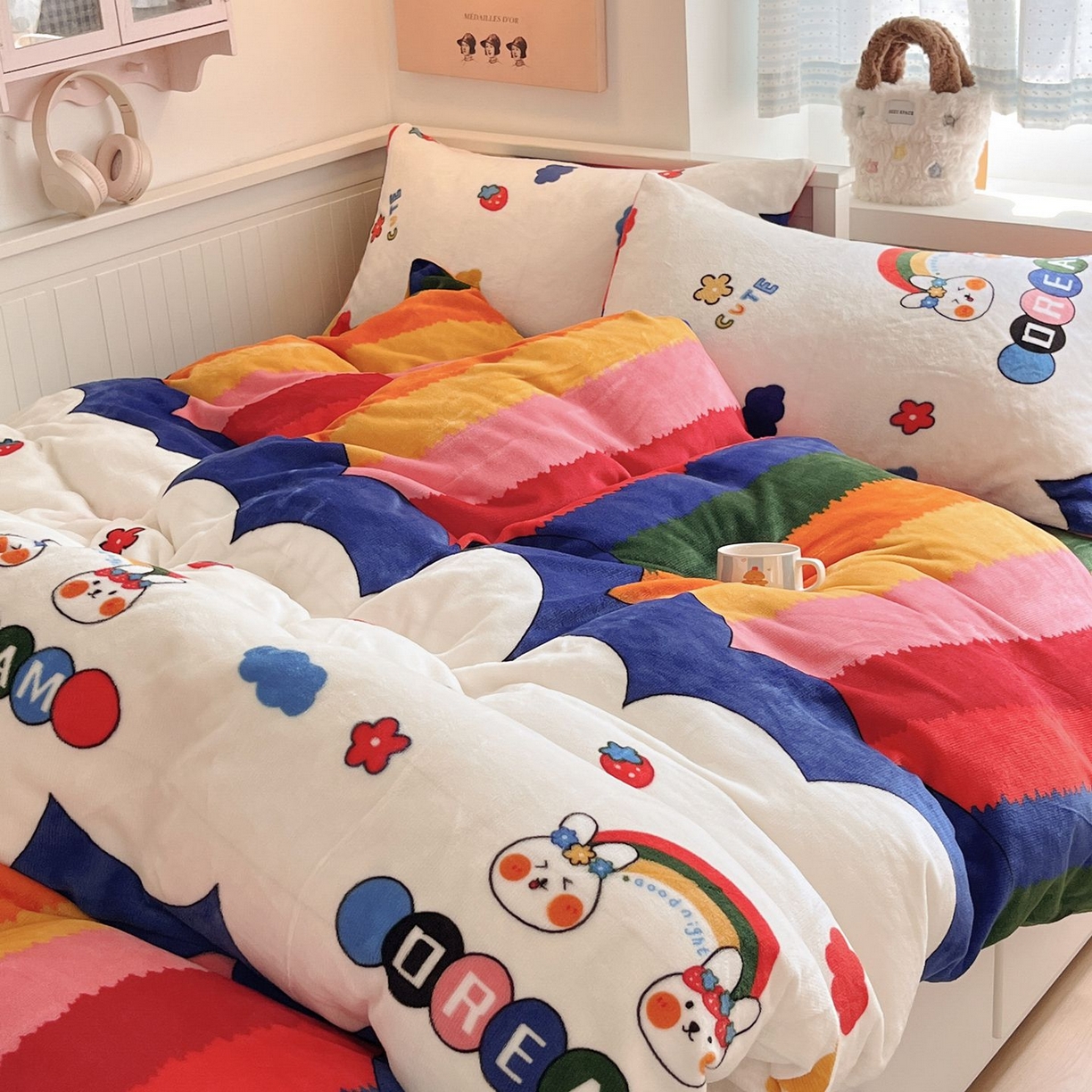 91家纺网 家纺一手货源 找家纺 金爱家 2025新款A类ins小清新少女奶油卡通可爱加厚牛奶绒四件套 绒-彩虹兔