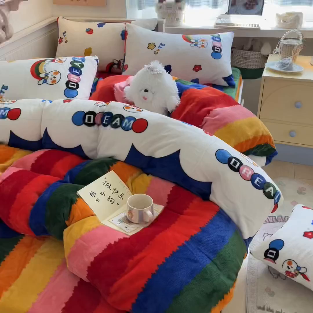 91家纺网 家纺一手货源 找家纺 金爱家 2025新款A类ins小清新少女奶油卡通可爱加厚牛奶绒四件套 绒-彩虹兔