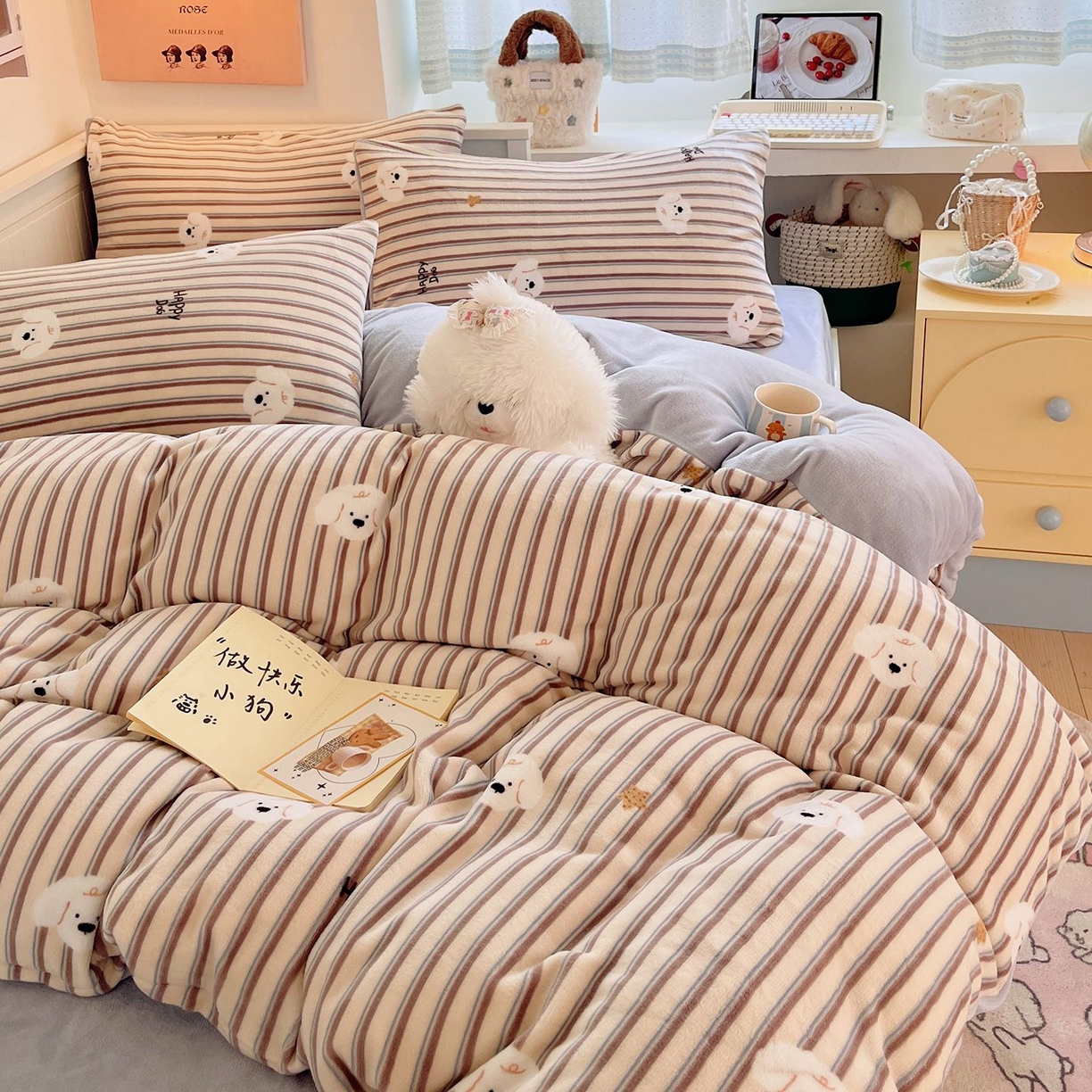 91家纺网 家纺一手货源 找家纺 金爱家 2025新款A类ins小清新少女奶油卡通可爱加厚牛奶绒四件套 绒-彩条星星狗