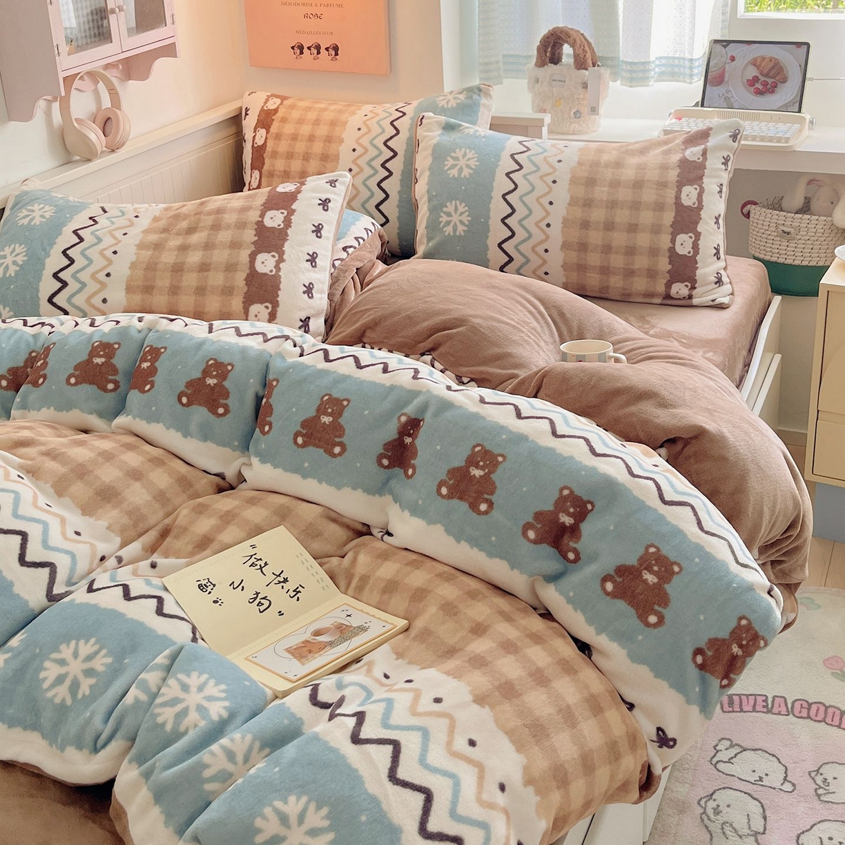 91家纺网 家纺一手货源 找家纺 金爱家 2025新款A类ins小清新少女奶油卡通可爱加厚牛奶绒四件套 绒-菲尔岛小熊