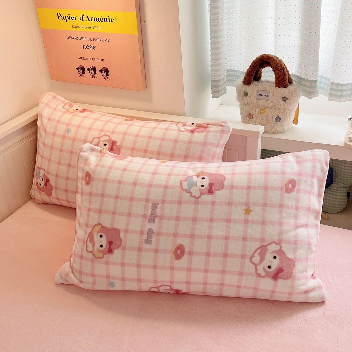 91家纺网 家纺一手货源 找家纺 金爱家 2025新款A类ins小清新少女奶油卡通可爱加厚牛奶绒四件套 绒-粉格天使兔