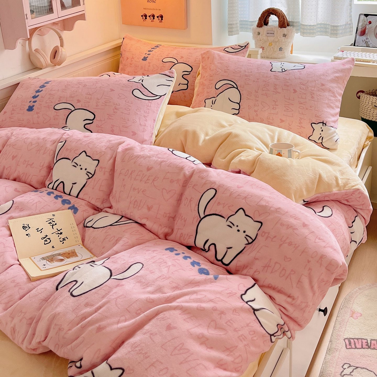 91家纺网 家纺一手货源 找家纺 金爱家 2025新款A类ins小清新少女奶油卡通可爱加厚牛奶绒四件套 绒-粉奶黄猫