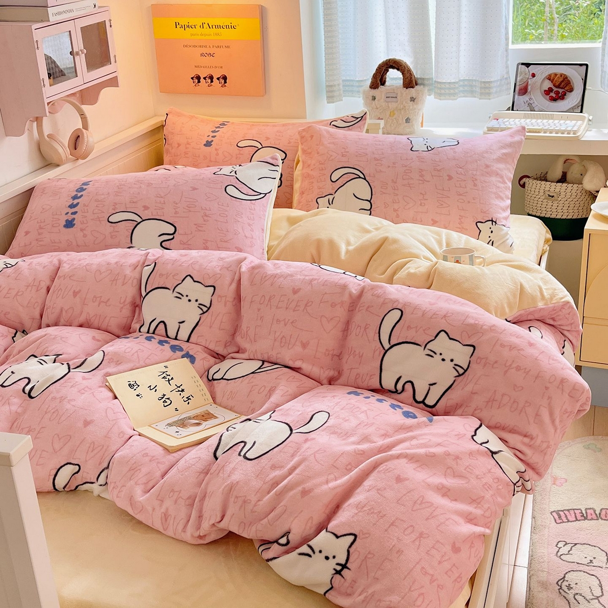 91家纺网 家纺一手货源 找家纺 金爱家 2025新款A类ins小清新少女奶油卡通可爱加厚牛奶绒四件套 绒-粉奶黄猫