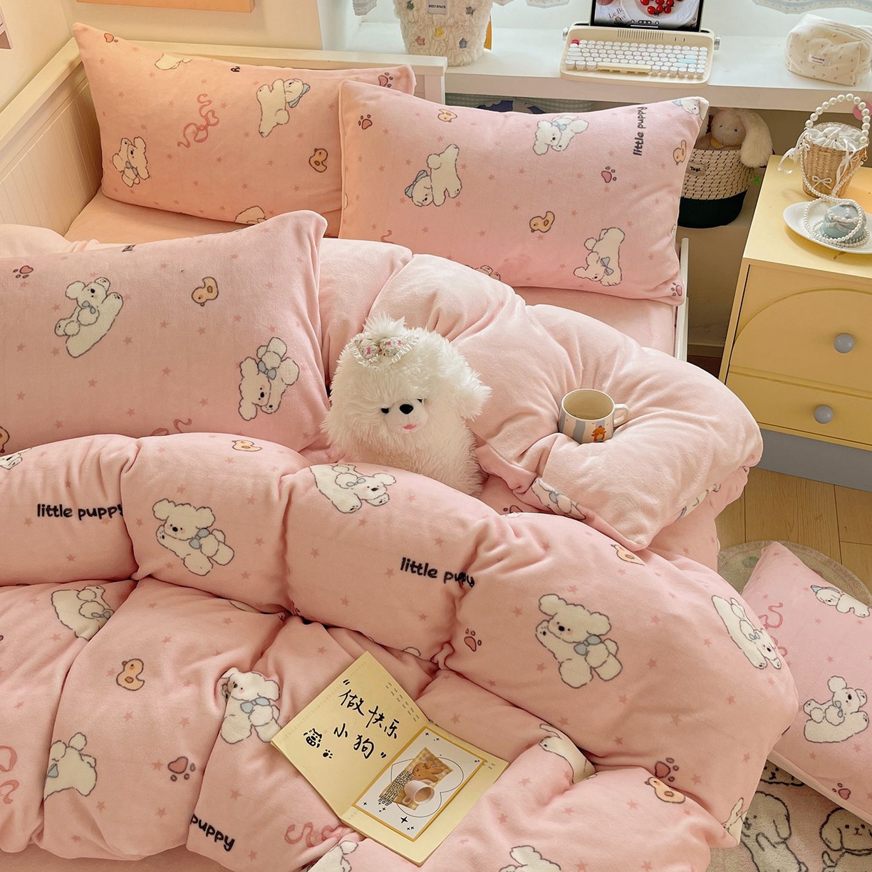 91家纺网 家纺一手货源 找家纺 金爱家 2025新款A类ins小清新少女奶油卡通可爱加厚牛奶绒四件套 绒-粉小狗