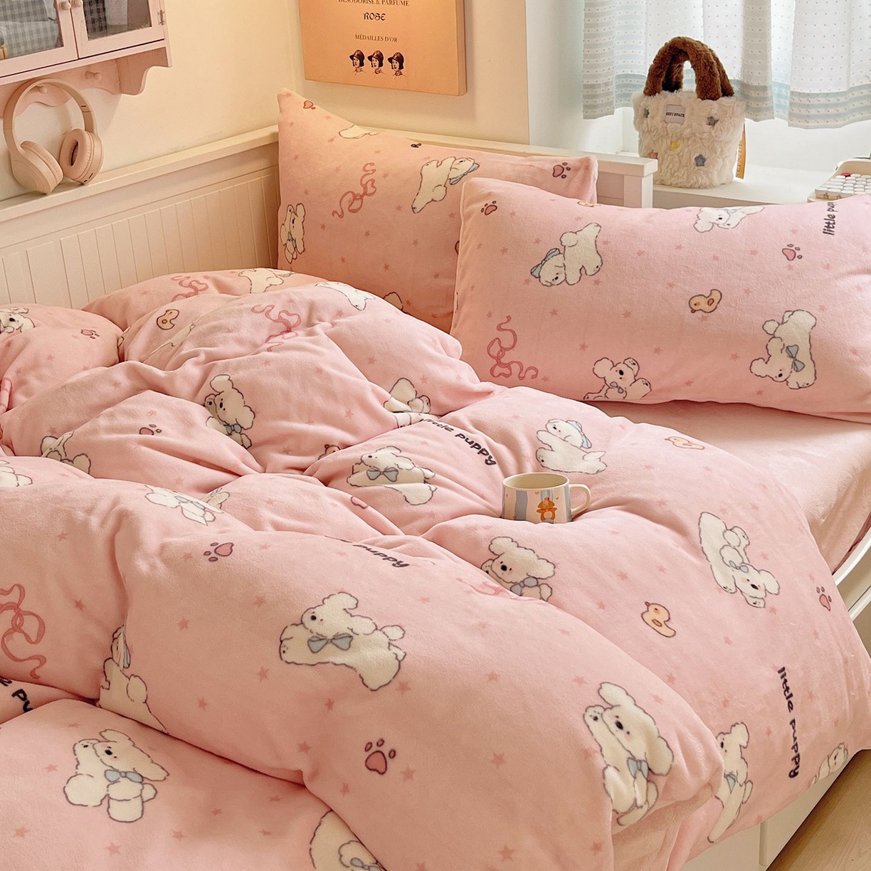 91家纺网 家纺一手货源 找家纺 金爱家 2025新款A类ins小清新少女奶油卡通可爱加厚牛奶绒四件套 绒-粉小狗