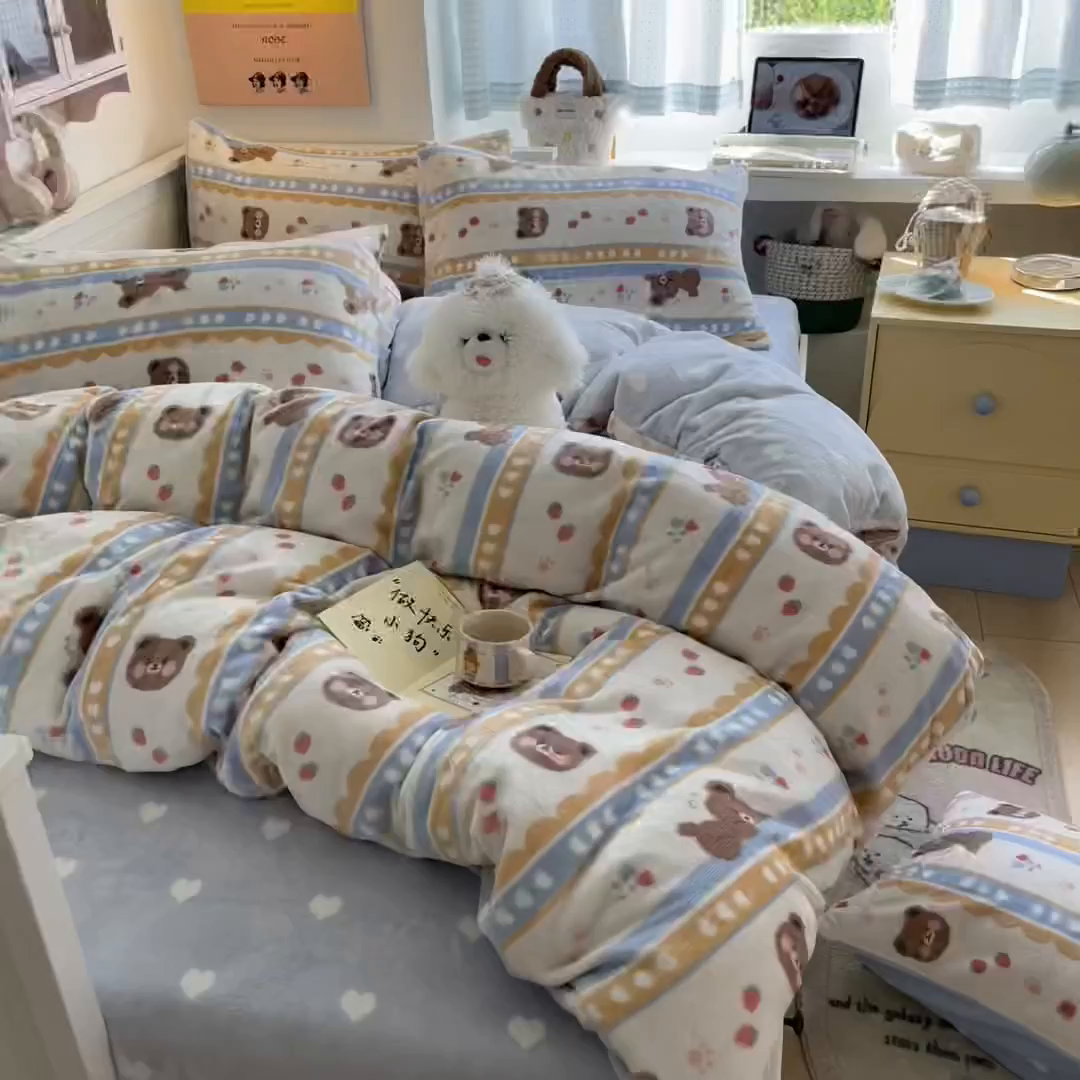 91家纺网 家纺一手货源 找家纺 金爱家 2025新款A类ins小清新少女奶油卡通可爱加厚牛奶绒四件套 绒-可爱熊