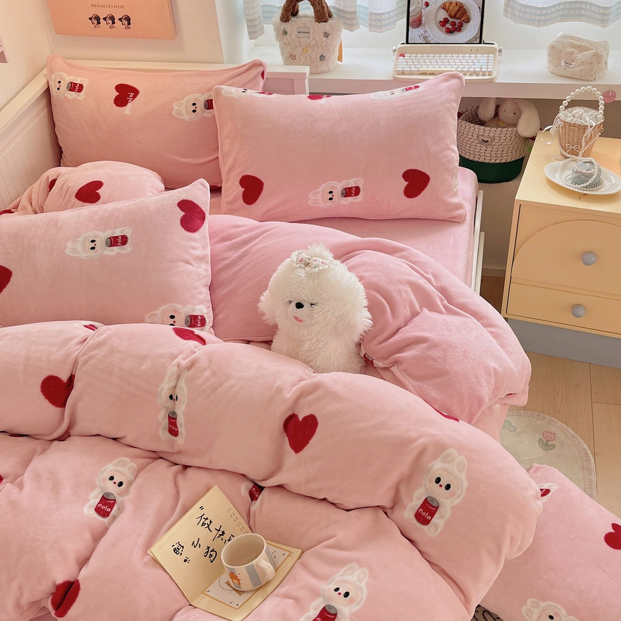 91家纺网 家纺一手货源 找家纺 金爱家 2025新款A类ins小清新少女奶油卡通可爱加厚牛奶绒四件套 绒-可乐甜甜