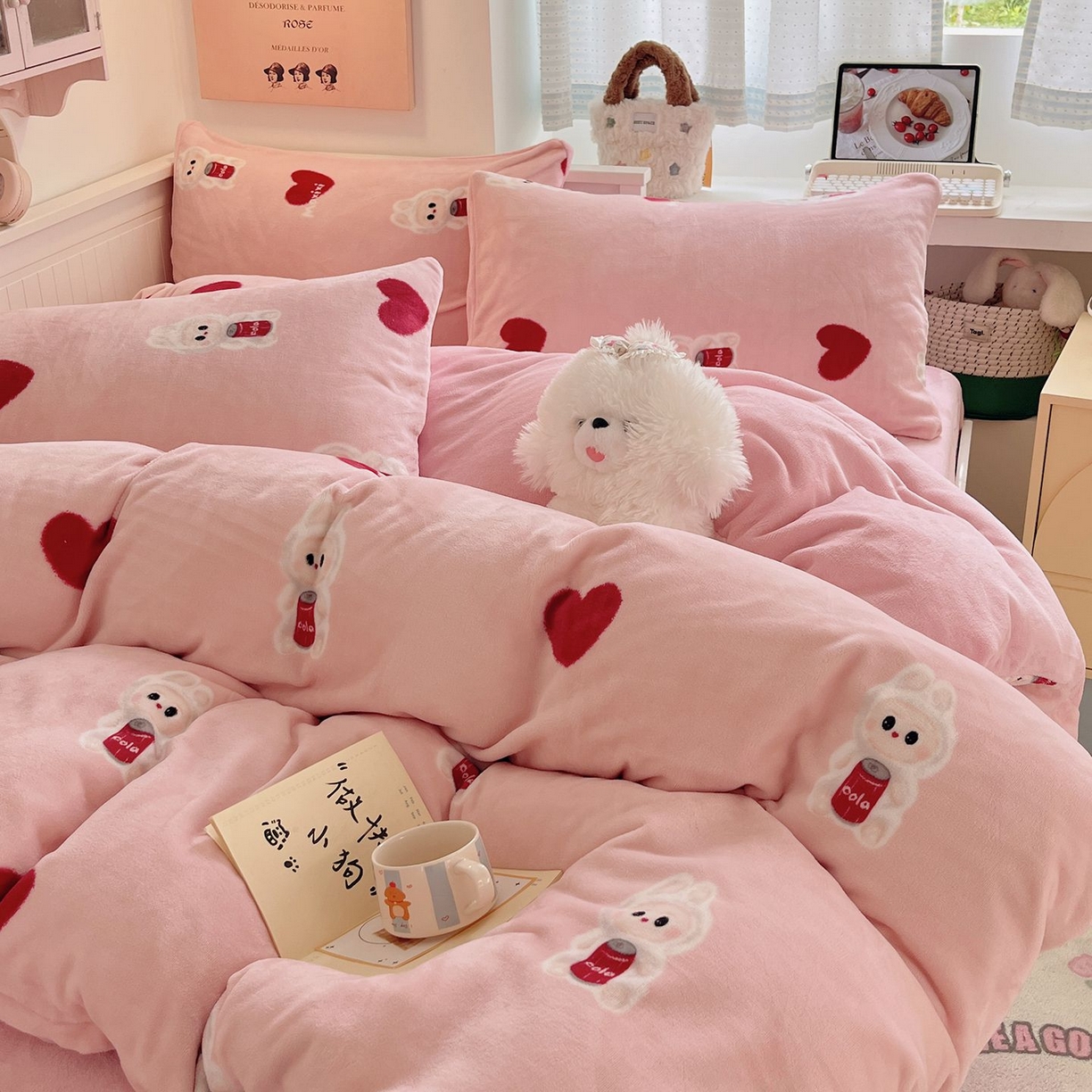 91家纺网 家纺一手货源 找家纺 金爱家 2025新款A类ins小清新少女奶油卡通可爱加厚牛奶绒四件套 绒-可乐甜甜