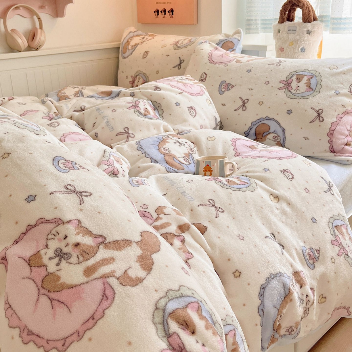 91家纺网 家纺一手货源 找家纺 金爱家 2025新款A类ins小清新少女奶油卡通可爱加厚牛奶绒四件套 绒-快乐喵