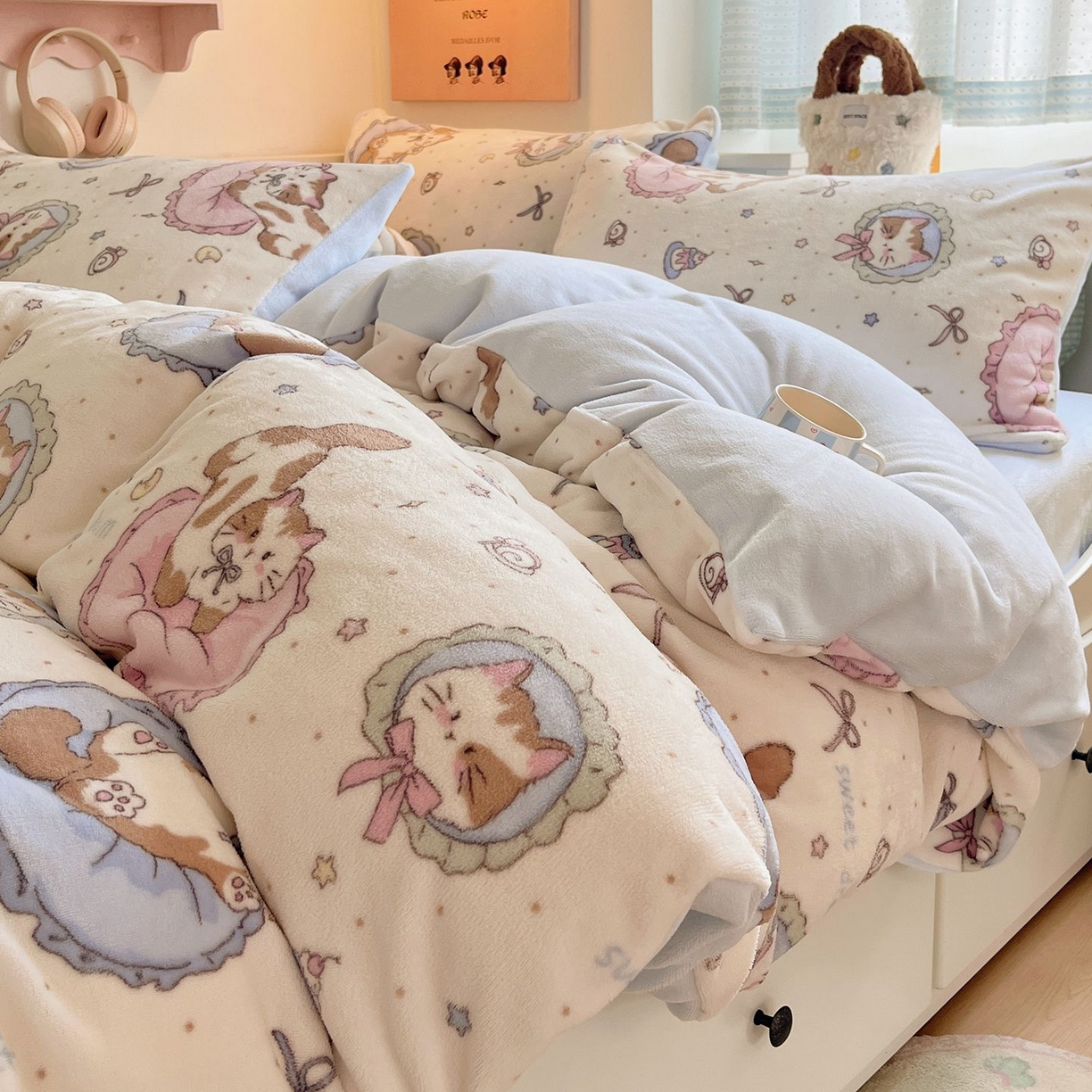 91家纺网 家纺一手货源 找家纺 金爱家 2025新款A类ins小清新少女奶油卡通可爱加厚牛奶绒四件套 绒-快乐喵