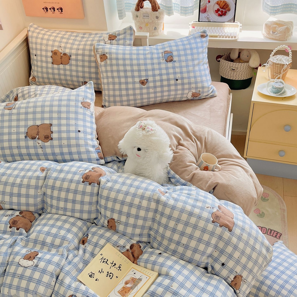 91家纺网 家纺一手货源 找家纺 金爱家 2025新款A类ins小清新少女奶油卡通可爱加厚牛奶绒四件套 绒-蓝格卡皮巴拉