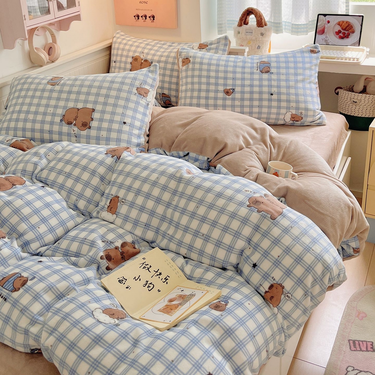 91家纺网 家纺一手货源 找家纺 金爱家 2025新款A类ins小清新少女奶油卡通可爱加厚牛奶绒四件套 绒-蓝格卡皮巴拉