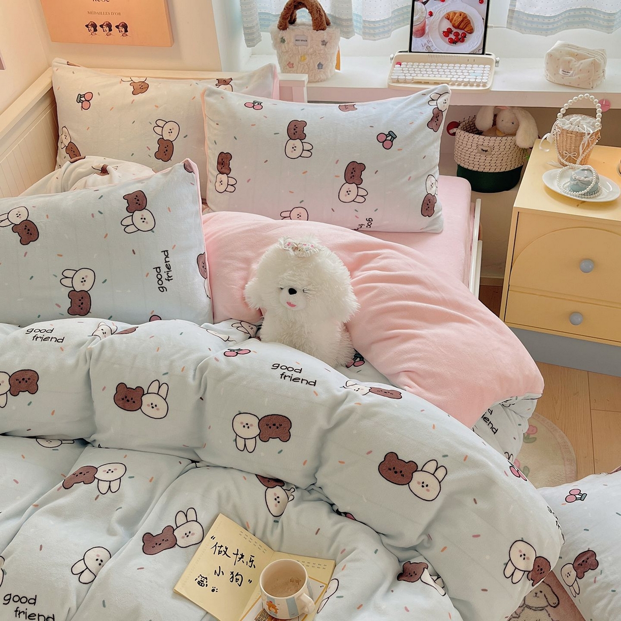 91家纺网 家纺一手货源 找家纺 金爱家 2025新款A类ins小清新少女奶油卡通可爱加厚牛奶绒四件套 绒-蓝色熊兔