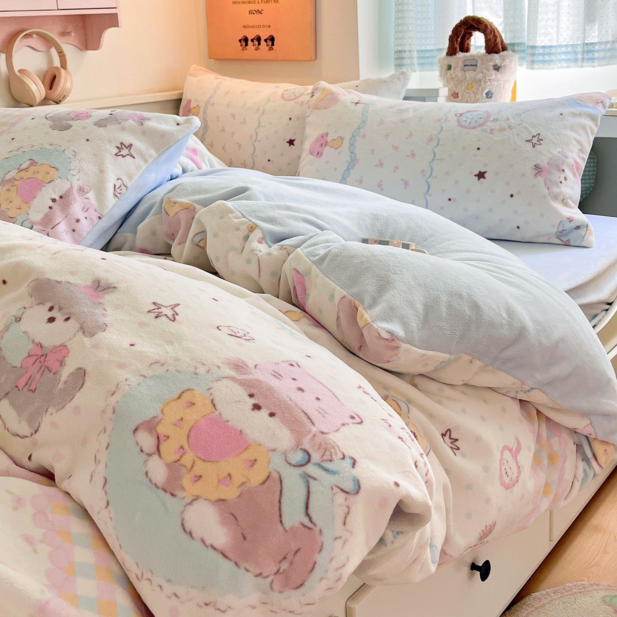 91家纺网 家纺一手货源 找家纺 金爱家 2025新款A类ins小清新少女奶油卡通可爱加厚牛奶绒四件套 绒-甜甜奶油狗