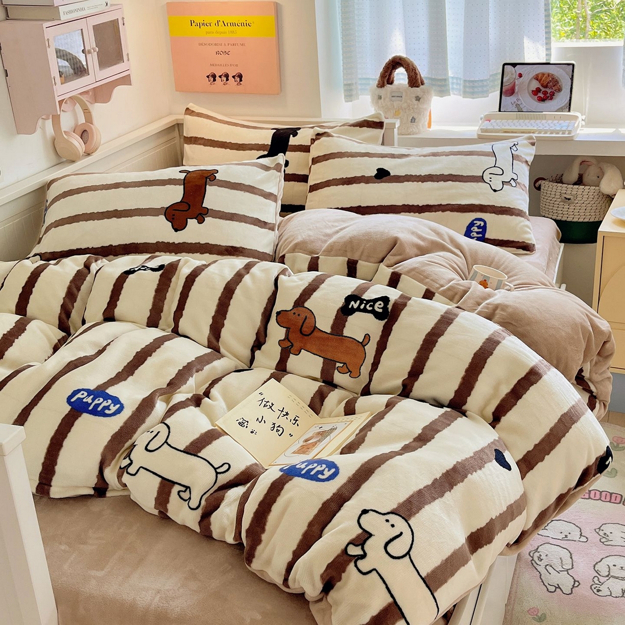 91家纺网 家纺一手货源 找家纺 金爱家 2025新款A类ins小清新少女奶油卡通可爱加厚牛奶绒四件套 绒-条纹小腊肠