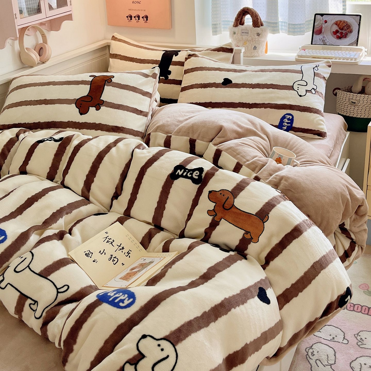 91家纺网 家纺一手货源 找家纺 金爱家 2025新款A类ins小清新少女奶油卡通可爱加厚牛奶绒四件套 绒-条纹小腊肠