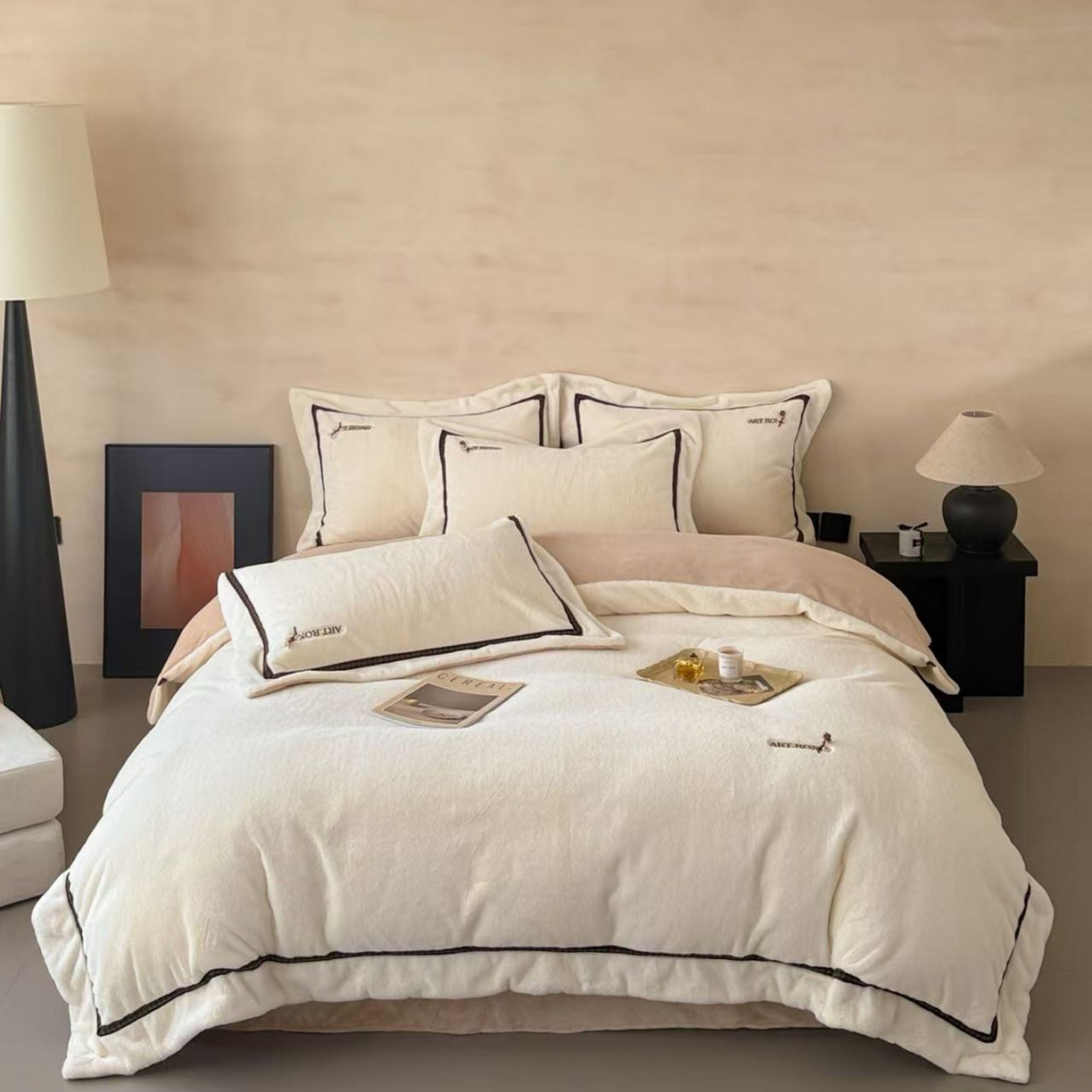 91家纺网 家纺一手货源 找家纺 玖玖爱家纺 2025新款380克高克重大兔毛四件套 奶油白