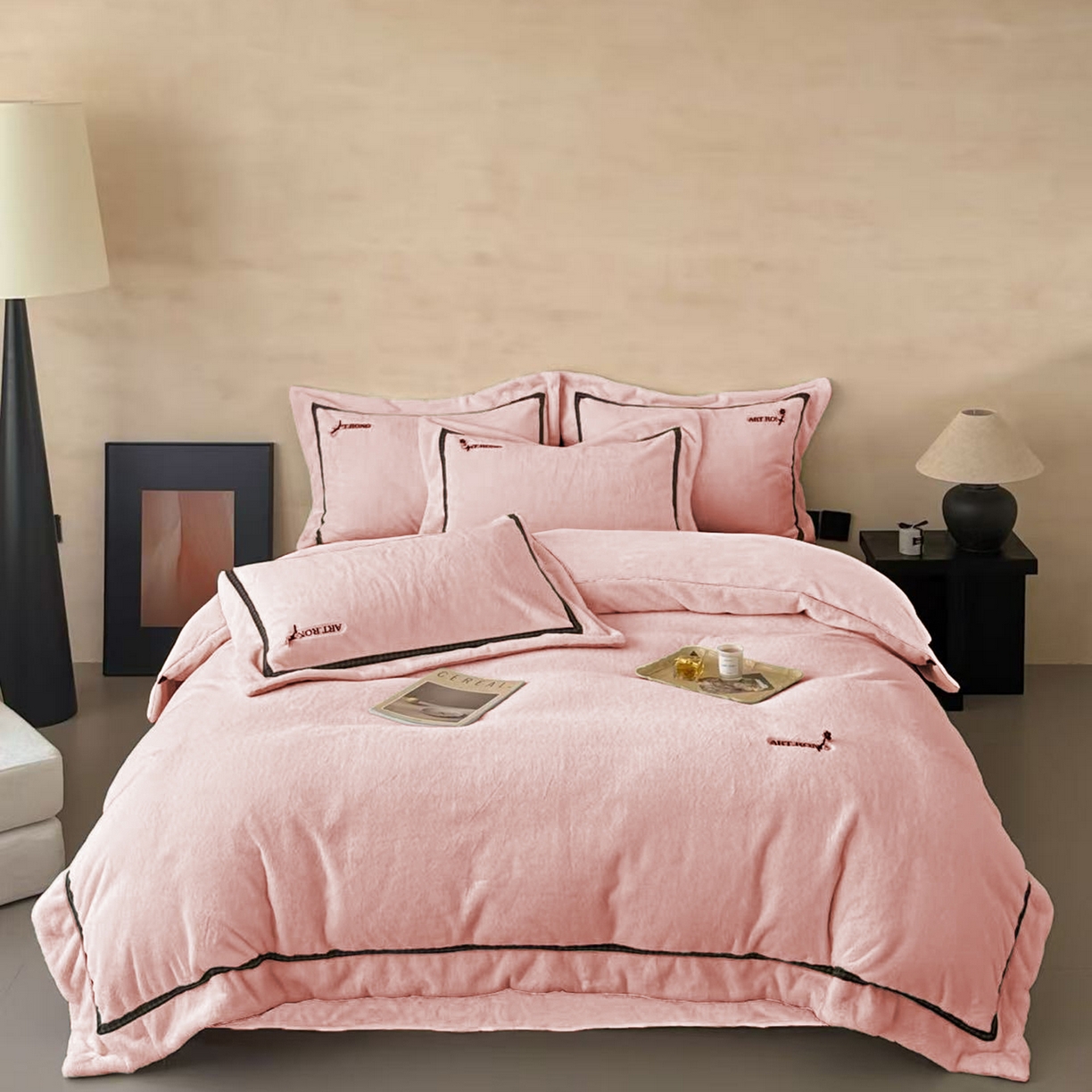 91家纺网 家纺一手货源 找家纺 玖玖爱家纺 2025新款380克高克重大兔毛四件套 樱花粉