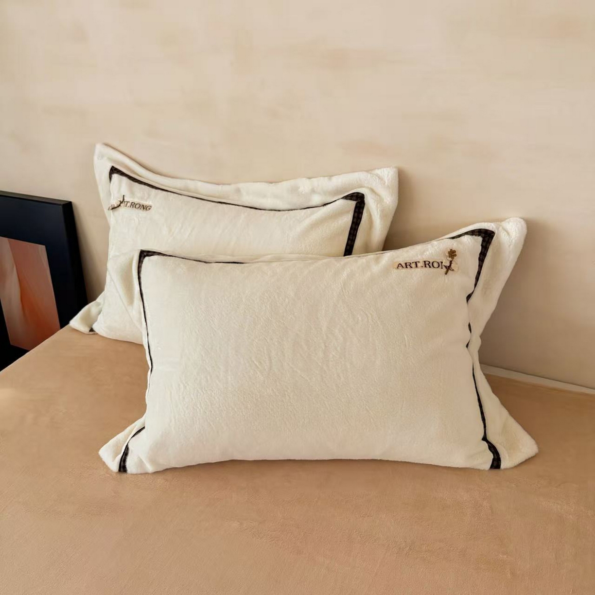 91家纺网 家纺一手货源 找家纺 玖玖爱家纺 2025新款380克高克重大兔毛四件套 奶油白