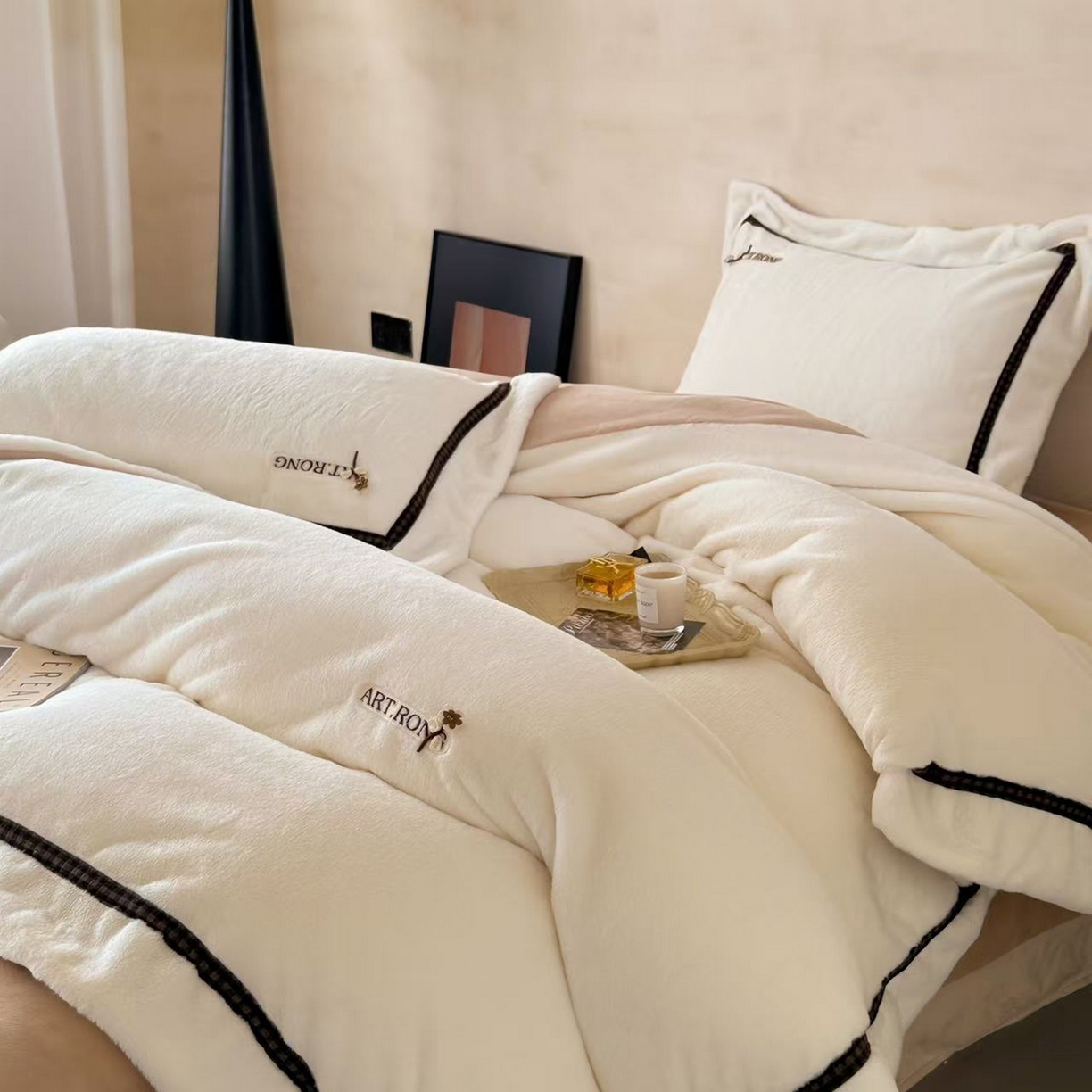 91家纺网 家纺一手货源 找家纺 玖玖爱家纺 2025新款380克高克重大兔毛四件套 奶油白