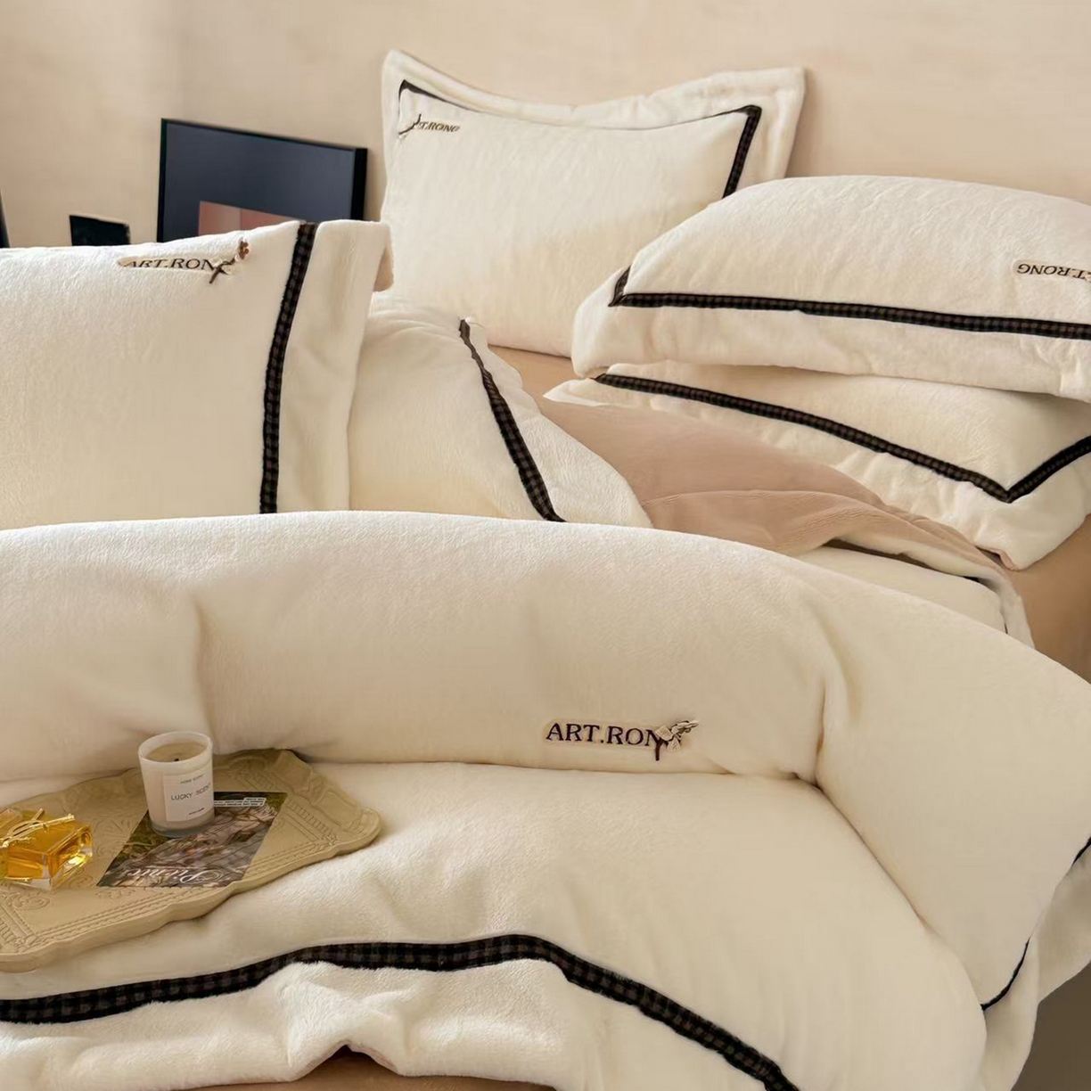 91家纺网 家纺一手货源 找家纺 玖玖爱家纺 2025新款380克高克重大兔毛四件套 奶油白