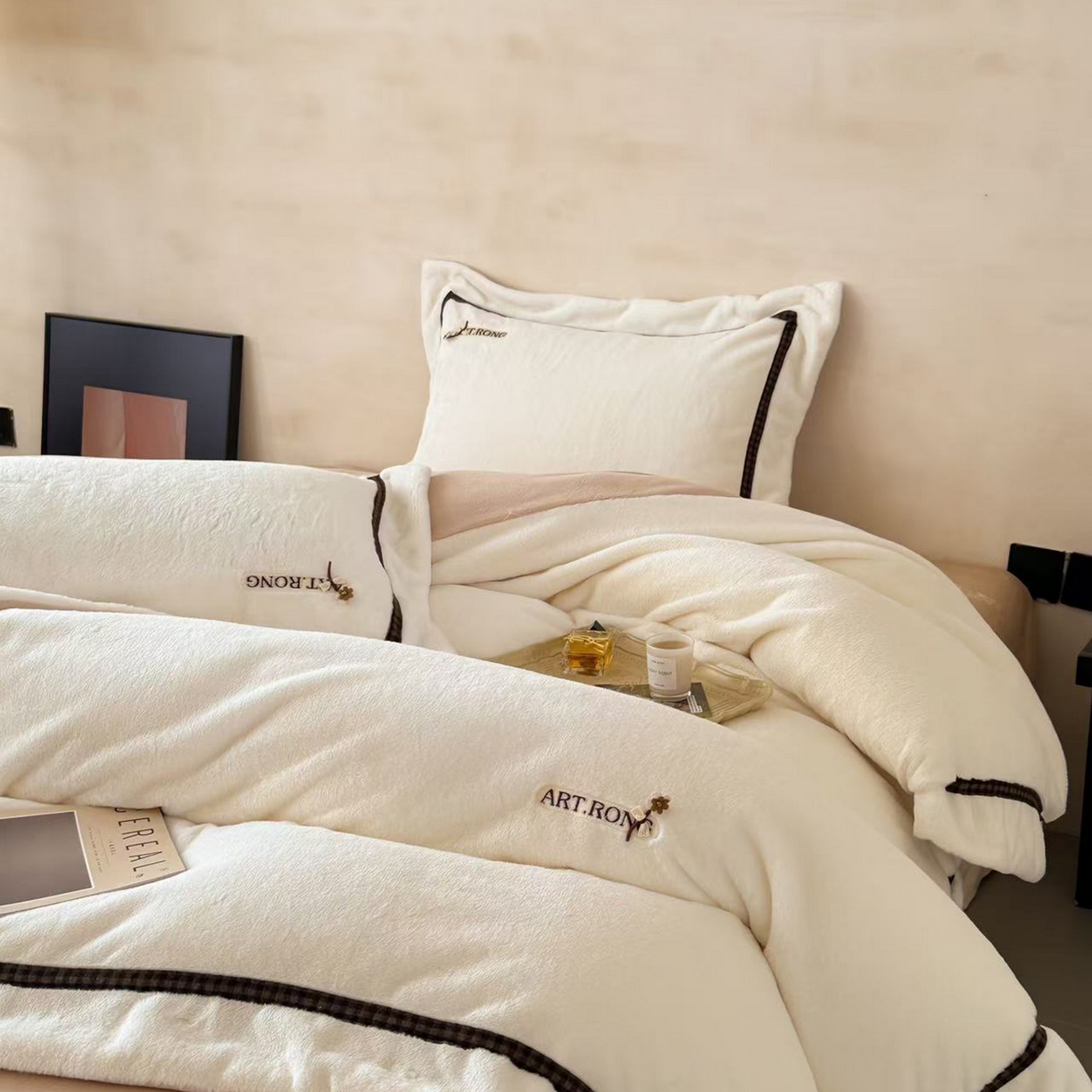 91家纺网 家纺一手货源 找家纺 玖玖爱家纺 2025新款380克高克重大兔毛四件套 奶油白