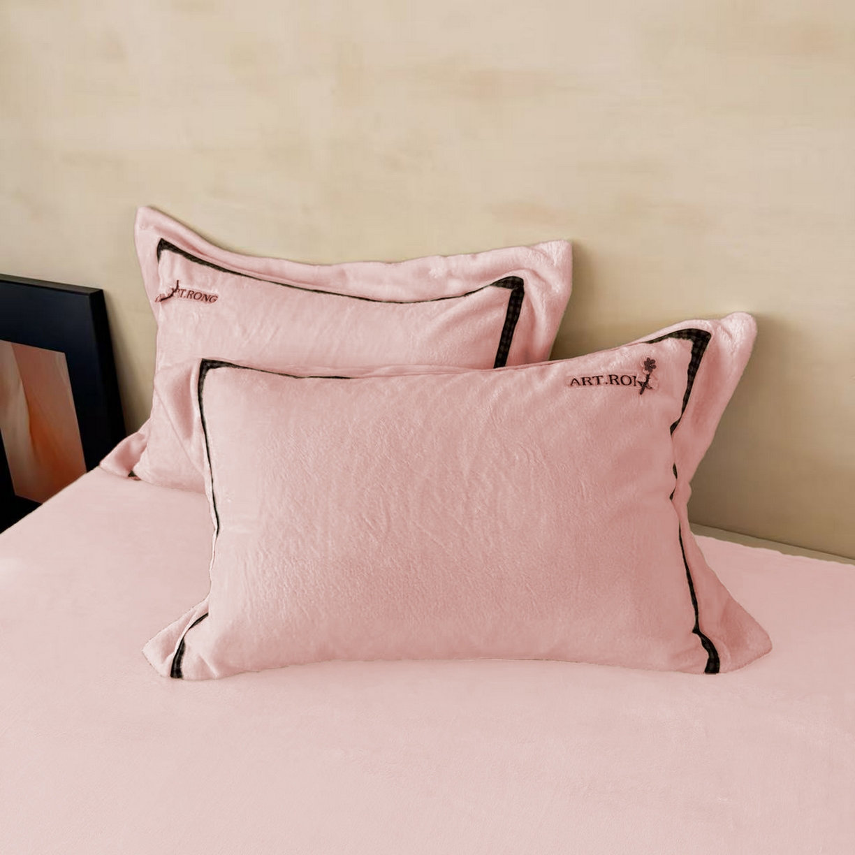 91家纺网 家纺一手货源 找家纺 玖玖爱家纺 2025新款380克高克重大兔毛四件套 樱花粉