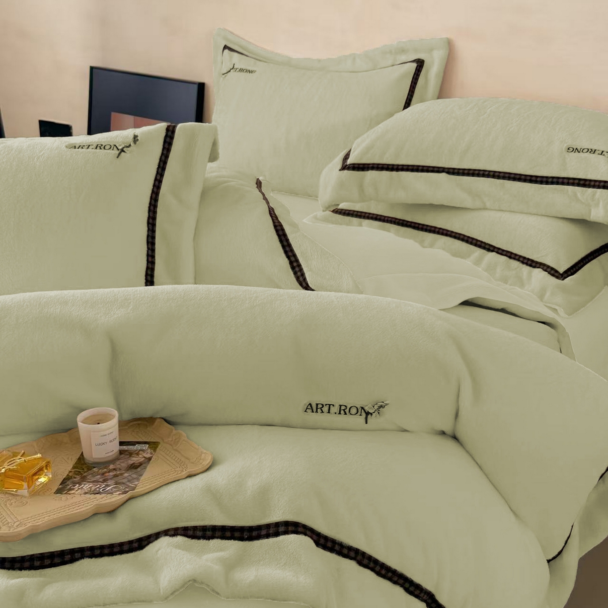 91家纺网 家纺一手货源 找家纺 玖玖爱家纺 2025新款380克高克重大兔毛四件套 翡翠绿