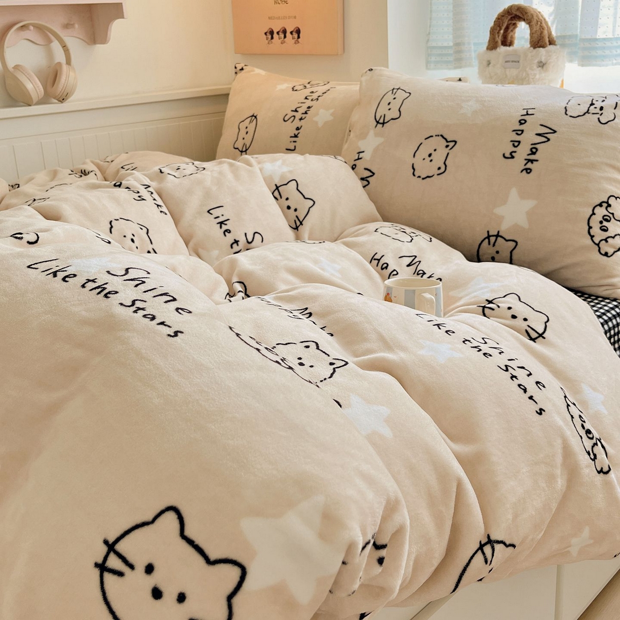 91家纺网 家纺一手货源 找家纺 金爱家 2025新款A类ins小清新少女奶油卡通可爱加厚牛奶绒四件套 绒-小涂鸦