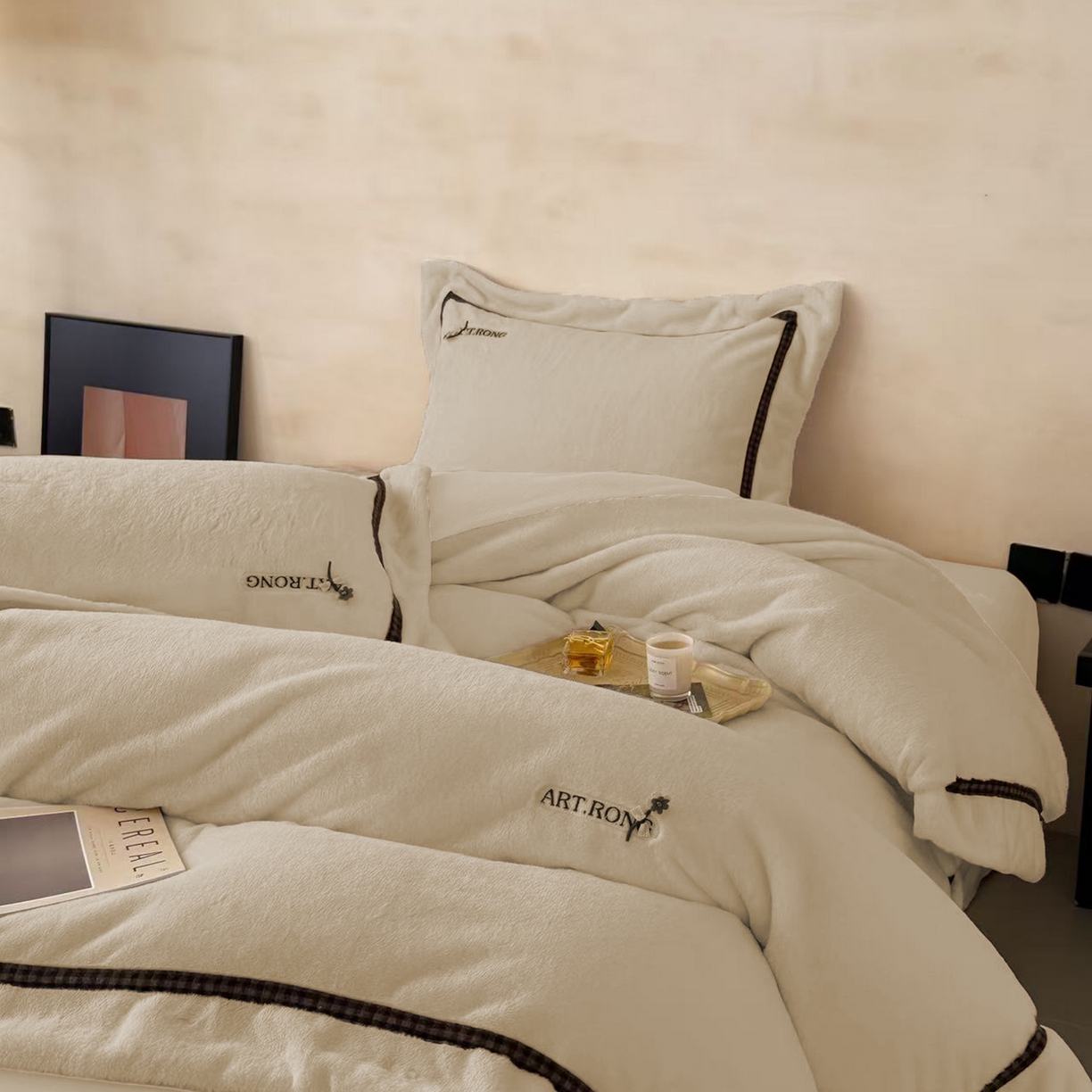 91家纺网 家纺一手货源 找家纺 玖玖爱家纺 2025新款380克高克重大兔毛四件套 卡其