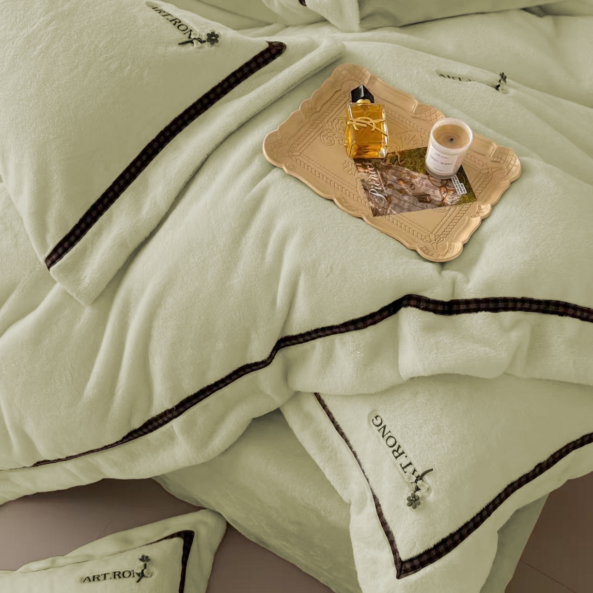 91家纺网 家纺一手货源 找家纺 玖玖爱家纺 2025新款380克高克重大兔毛四件套 翡翠绿