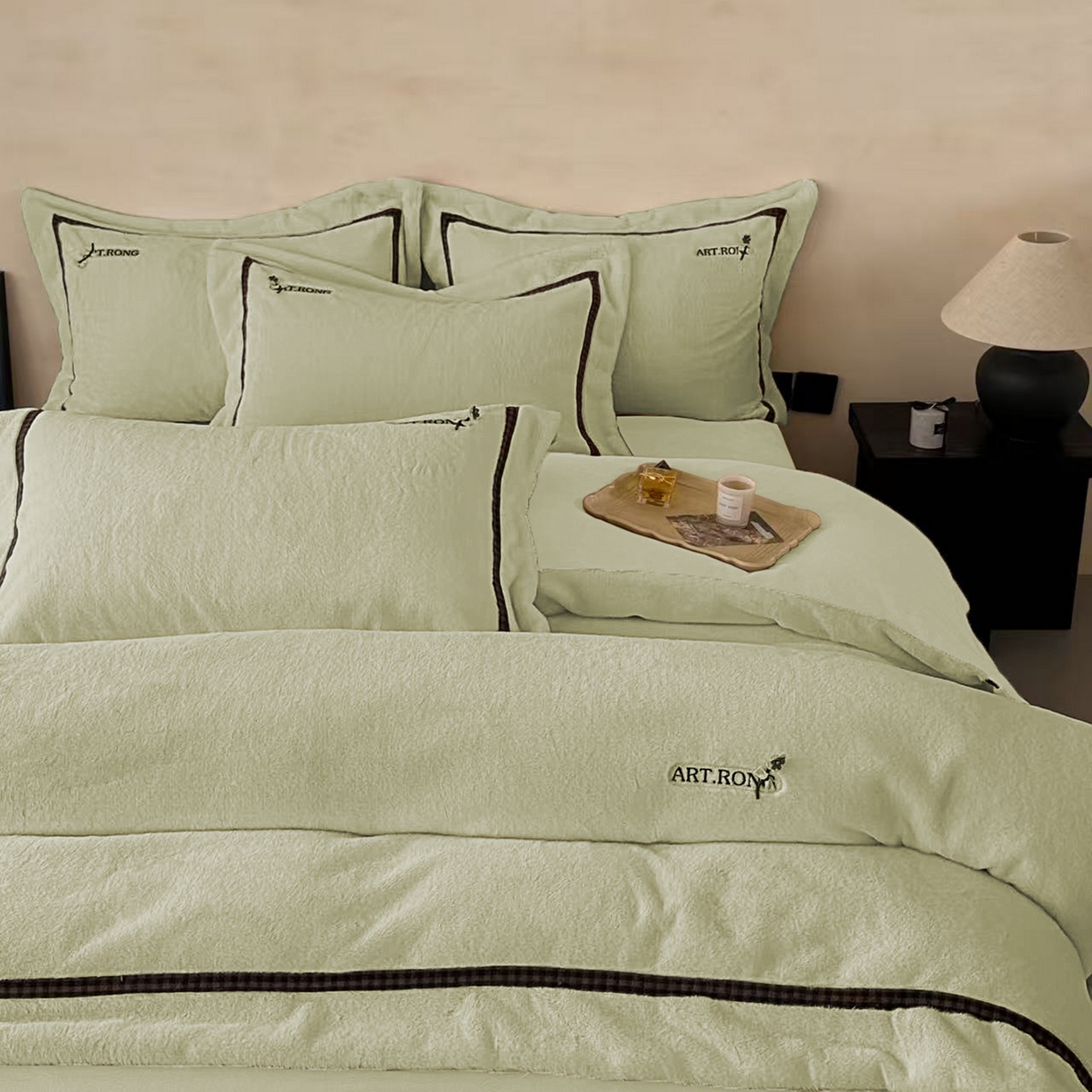 91家纺网 家纺一手货源 找家纺 玖玖爱家纺 2025新款380克高克重大兔毛四件套 翡翠绿