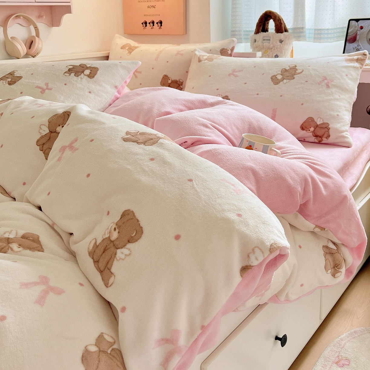 91家纺网 家纺一手货源 找家纺 金爱家 2025新款A类ins小清新少女奶油卡通可爱加厚牛奶绒四件套 绒-幸运熊