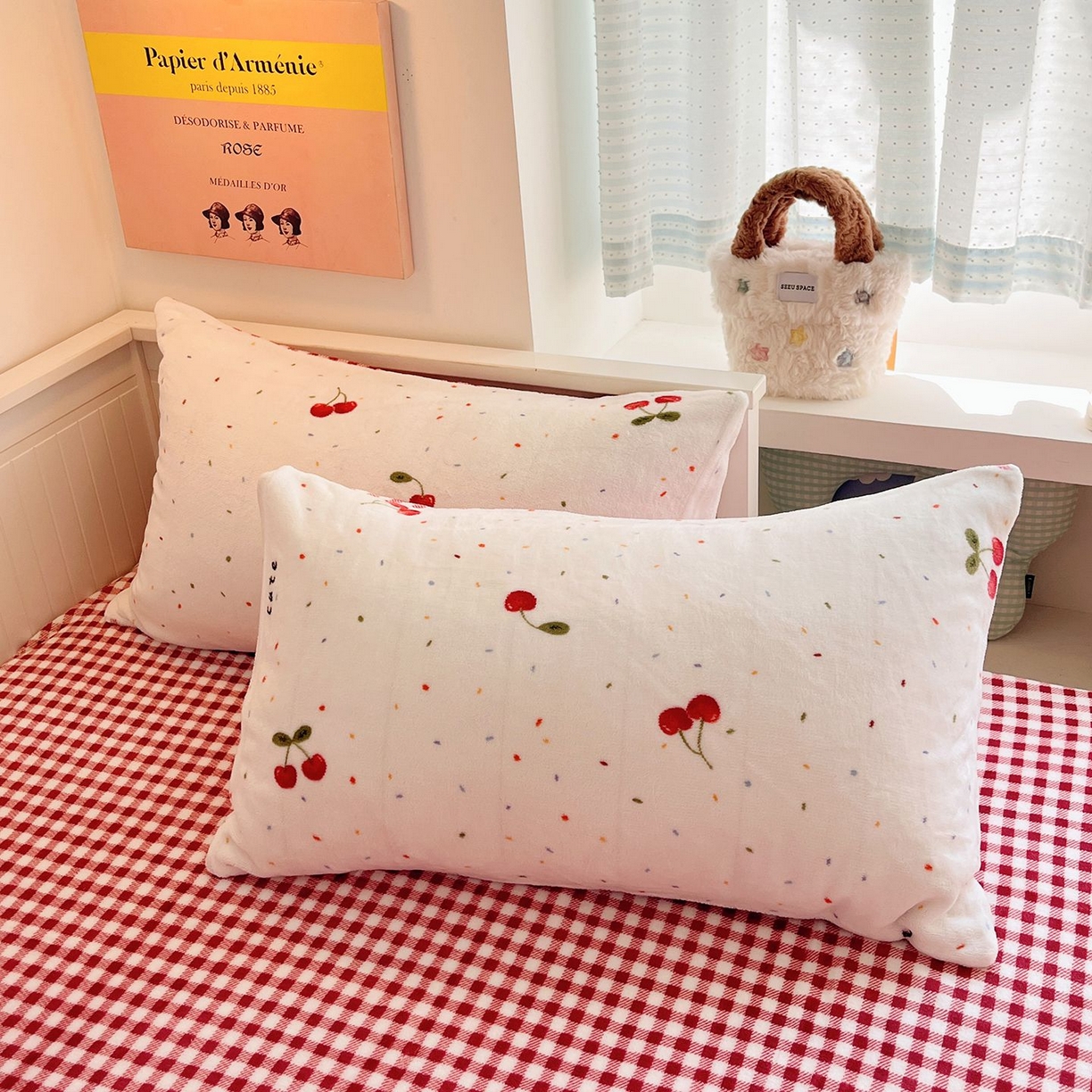 91家纺网 家纺一手货源 找家纺 金爱家 2025新款A类ins小清新少女奶油卡通可爱加厚牛奶绒四件套 绒-樱桃奶冻