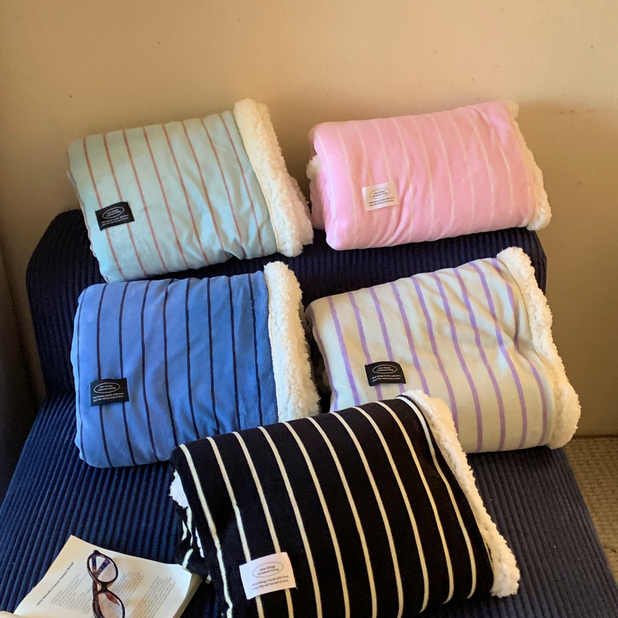 91家纺网 家纺一手货源 找家纺 （总）桃喜 2025秋冬新款牛奶绒羊羔绒毛毯条纹系列