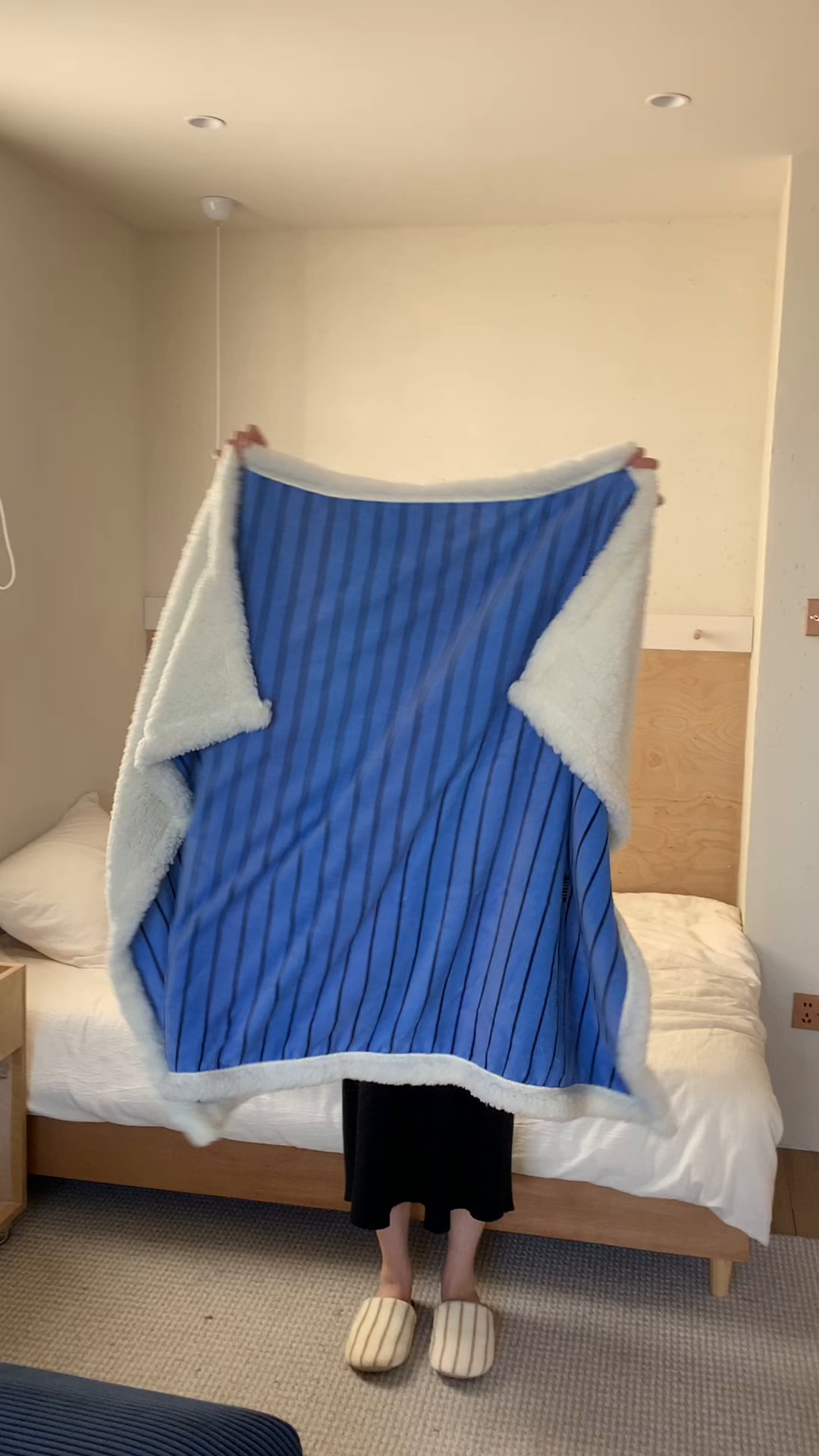 91家纺网 家纺一手货源 找家纺 桃喜 2025秋冬新款牛奶绒羊羔绒毛毯条纹系列 冰岛蓝