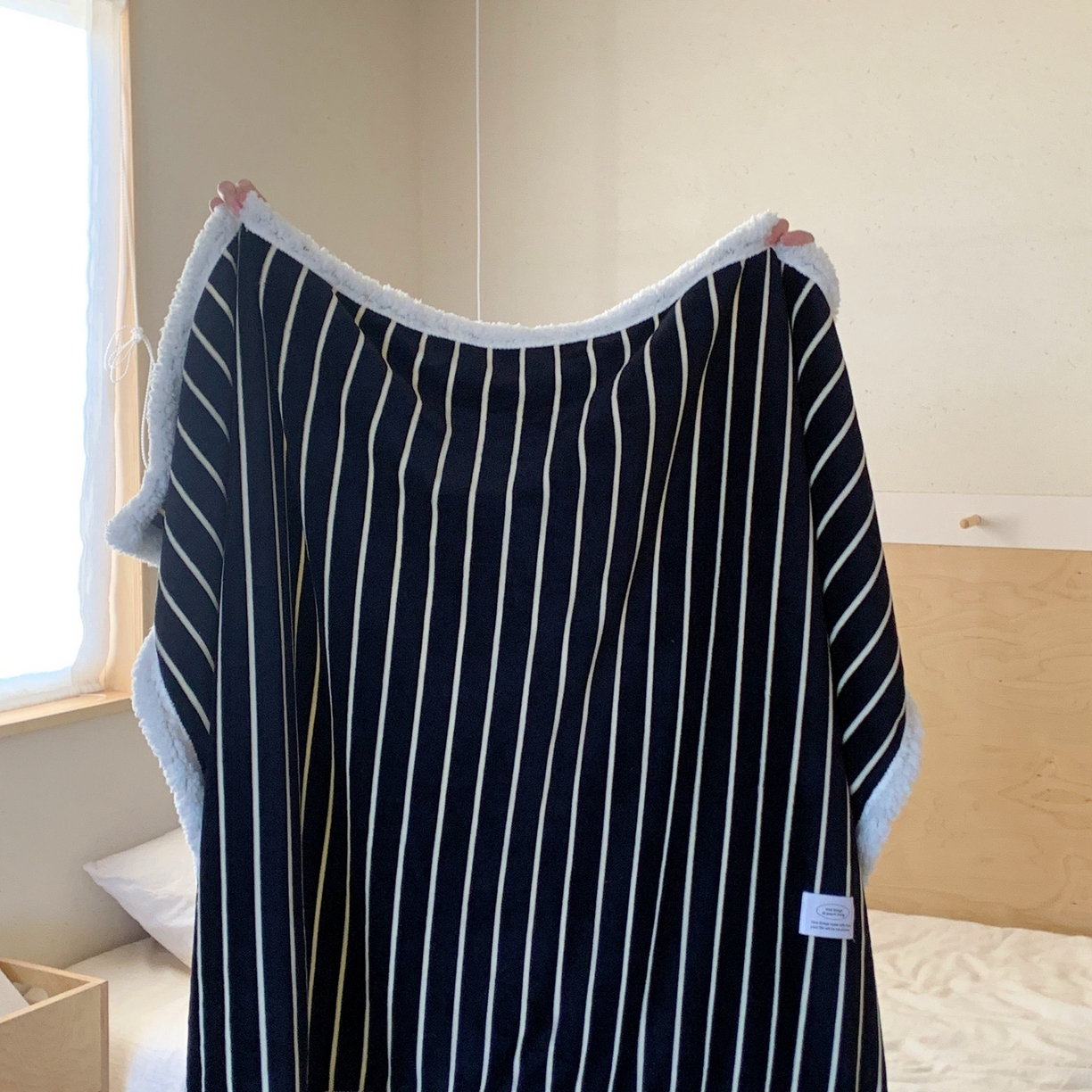 91家纺网 家纺一手货源 找家纺 桃喜 2025秋冬新款牛奶绒羊羔绒毛毯条纹系列 复古黑白