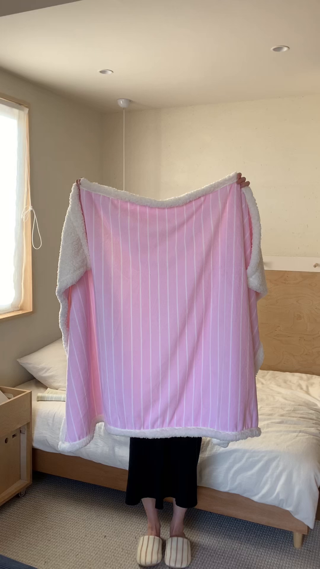 91家纺网 家纺一手货源 找家纺 桃喜 2025秋冬新款牛奶绒羊羔绒毛毯条纹系列 莓莓粉