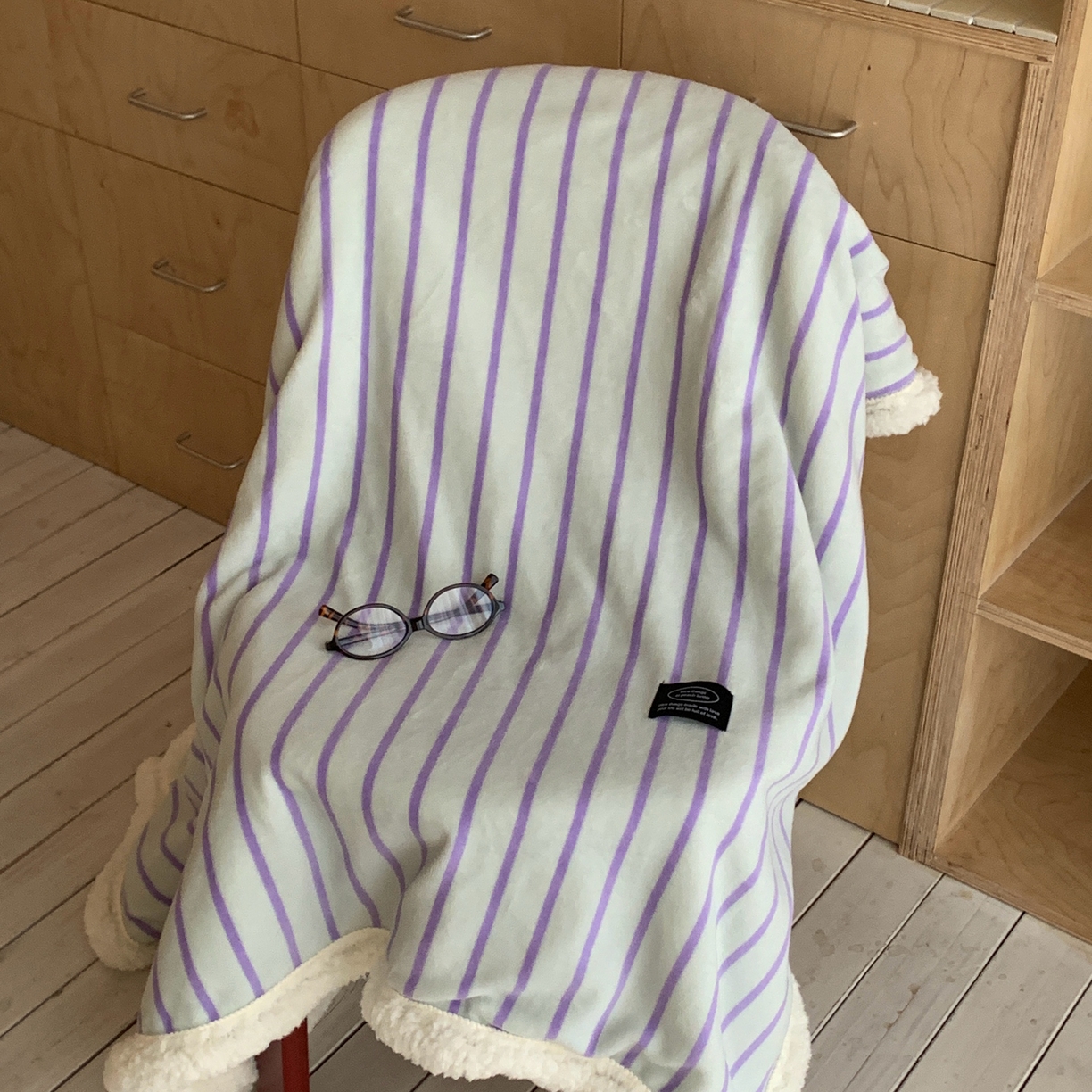 91家纺网 家纺一手货源 找家纺 桃喜 2025秋冬新款牛奶绒羊羔绒毛毯条纹系列 青缇葡萄