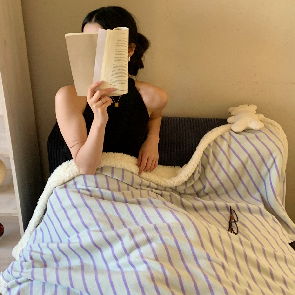 91家纺网 家纺一手货源 找家纺 桃喜 2025秋冬新款牛奶绒羊羔绒毛毯条纹系列 青缇葡萄