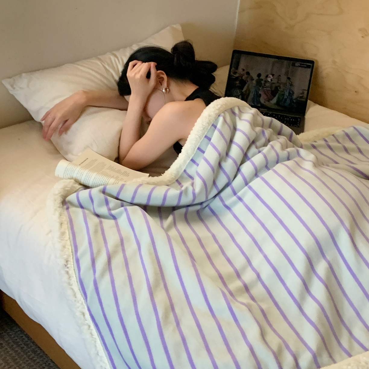 91家纺网 家纺一手货源 找家纺 桃喜 2025秋冬新款牛奶绒羊羔绒毛毯条纹系列 青缇葡萄