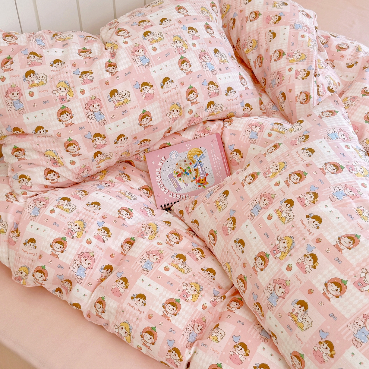 91家纺网 家纺一手货源 找家纺 麦伦 2025年新品 --全棉有氧双层纱简约款系列 棒棒糖女孩