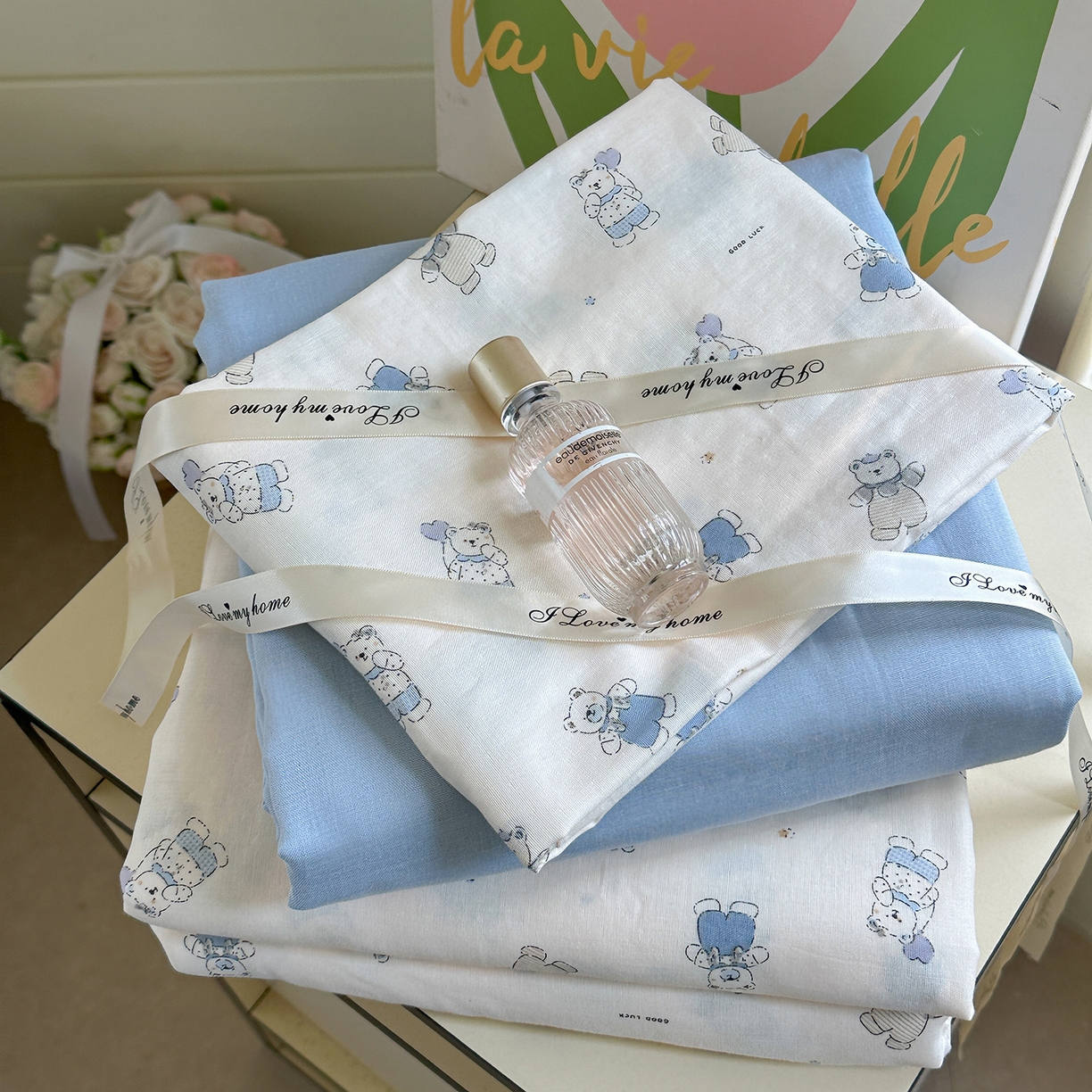 91家纺网 家纺一手货源 找家纺 麦伦 2025年新品 --全棉有氧双层纱简约款系列 蓝仔熊