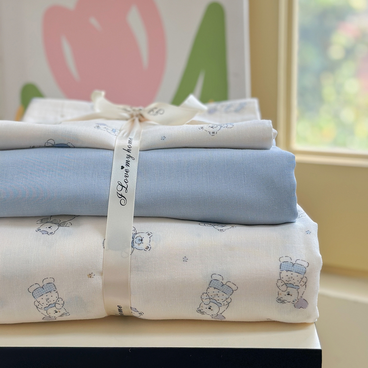 91家纺网 家纺一手货源 找家纺 麦伦 2025年新品 --全棉有氧双层纱简约款系列 蓝仔熊