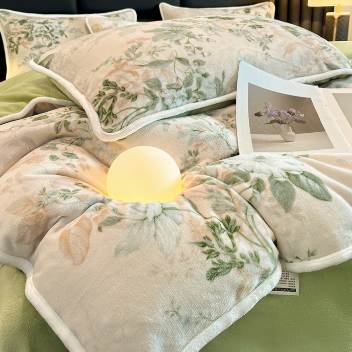 91家纺网 家纺一手货源 找家纺 诺梵家纺 2025新款牛奶绒印花包边四件套 芬芳-绿