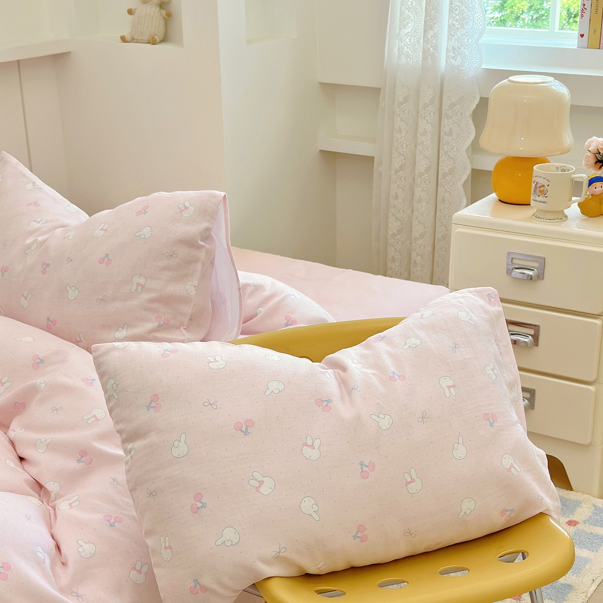 91家纺网 家纺一手货源 找家纺 麦伦 2025年新品 --全棉有氧双层纱简约款系列 兔小白-粉