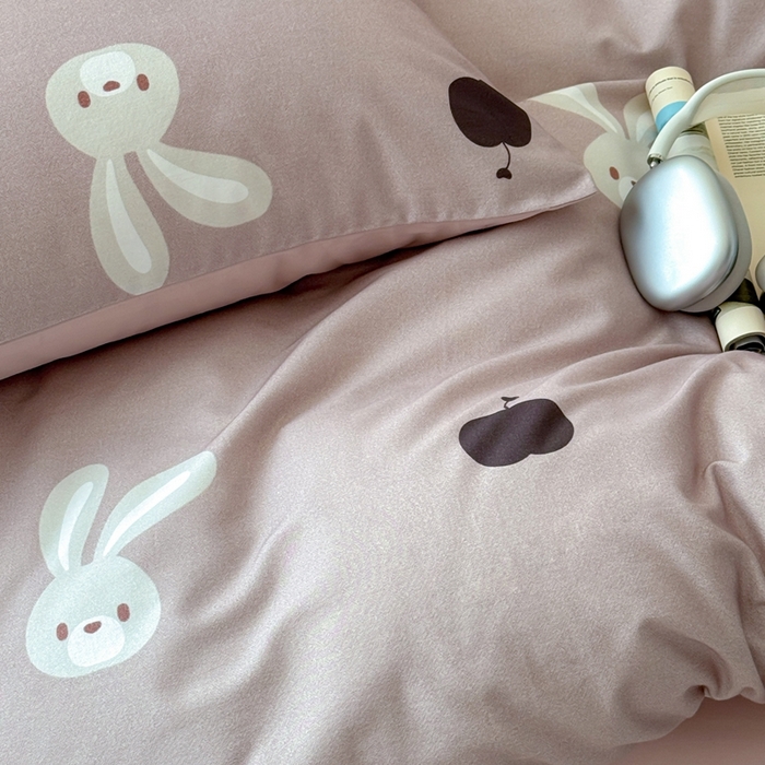 91家纺网 家纺一手货源 找家纺 窝米 2025新款全棉纯棉火山磨毛卡通系列四件套-第一组 布丁兔