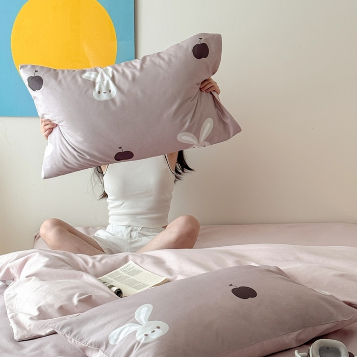 91家纺网 家纺一手货源 找家纺 窝米 2025新款全棉纯棉火山磨毛卡通系列四件套-第一组 布丁兔