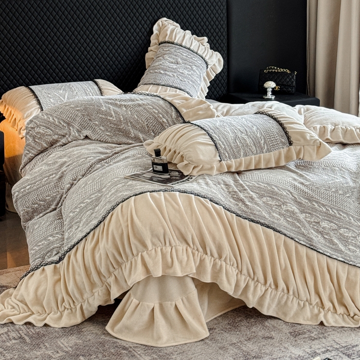 91家纺网 家纺一手货源 找家纺 极简 2025新款立体雕花牛奶绒荷叶边四件套 巴黎-灰
